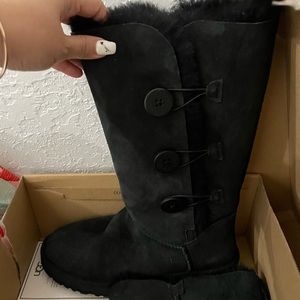 Ugg worn 3 times as we live in SoFlo